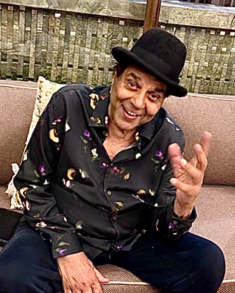 dharmendra-passes-away-at-89-bollywood-grieves-the-loss-of-an-evergreen-legend