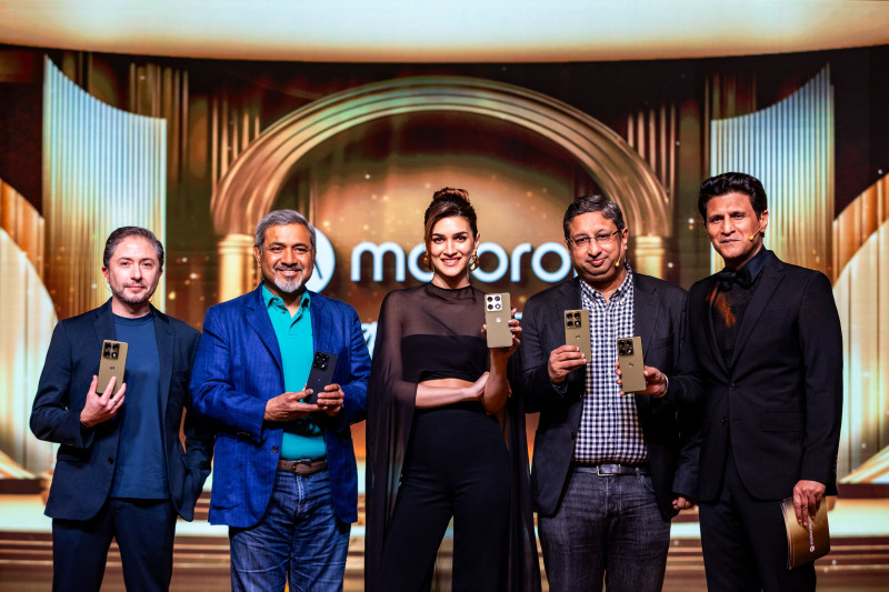motorola-launches-motorola-signature-and-moto-watch