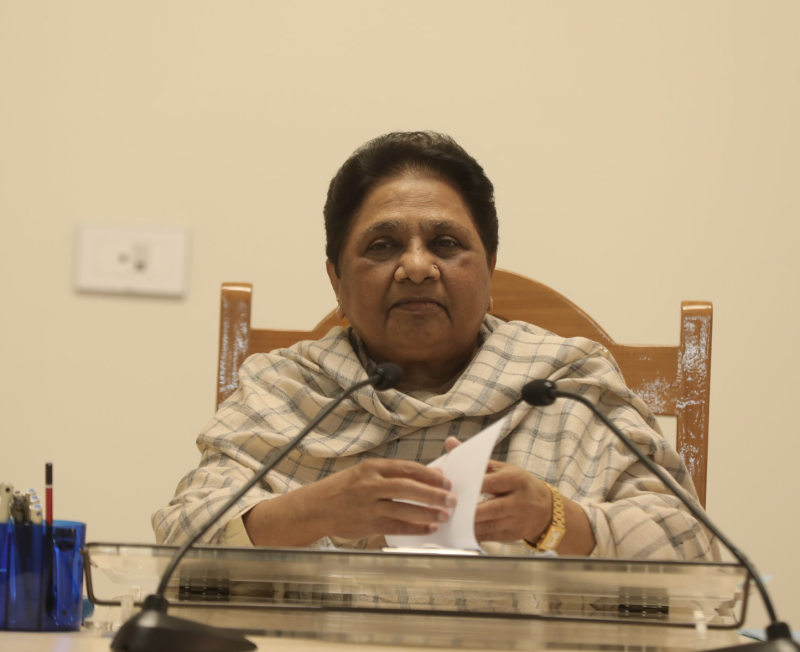 Mayawati Criticizes Protocol Breach During President Murmu’s Bengal Visit, Urges Respect for Constitutional Posts
