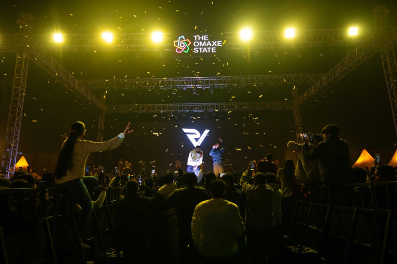 parmish-verma-sets-the-stage-ablaze-as-the-delhi-arena-welcomes-2025