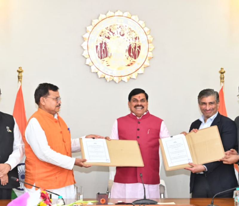 Chief Minister Dr. Power Supply Agreement signed for 4000 megawatt power supply at Samatva Bhawan, Chief Minister's residence today