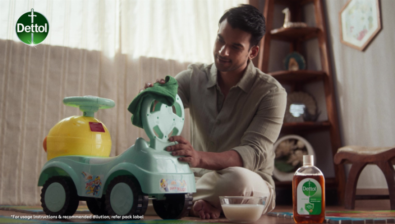 Dettol Celebrates Father's Day with #DadsCanToo Campaign, Promotes Shared Parenting decoding=