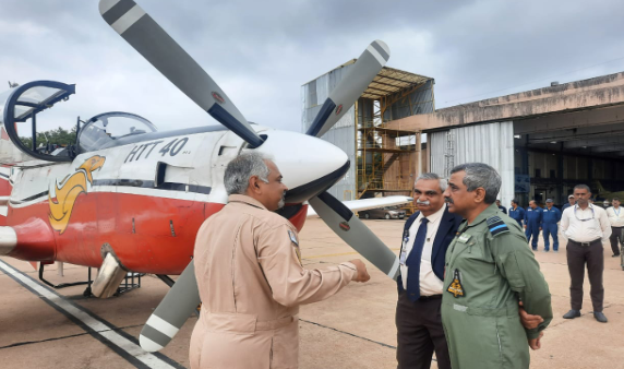 deputy-chief-of-the-air-staff-flies-the-hindustan-turbo-trainer-htt-40