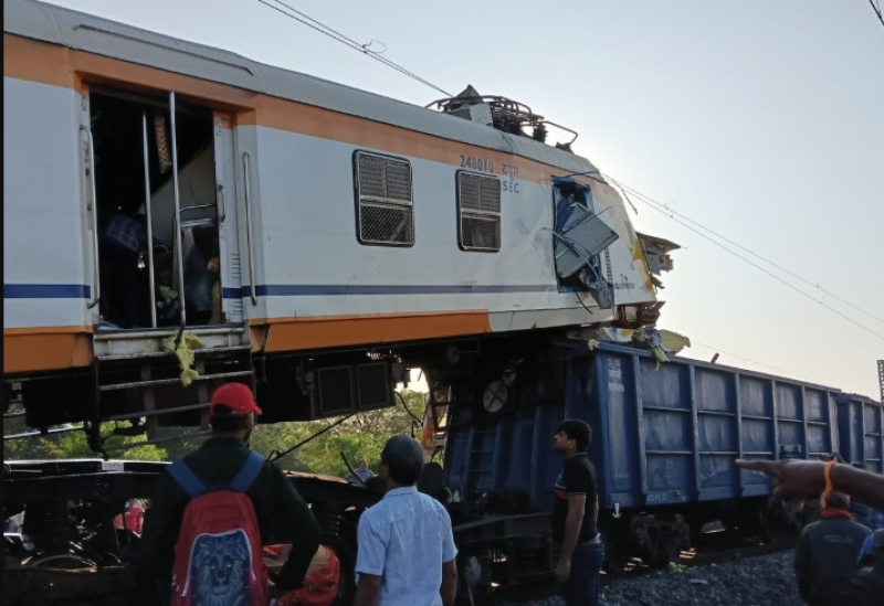 Major Train Collision in Bilaspur: Passenger and Goods Trains Crash Head-On, Several Feared Injured decoding=