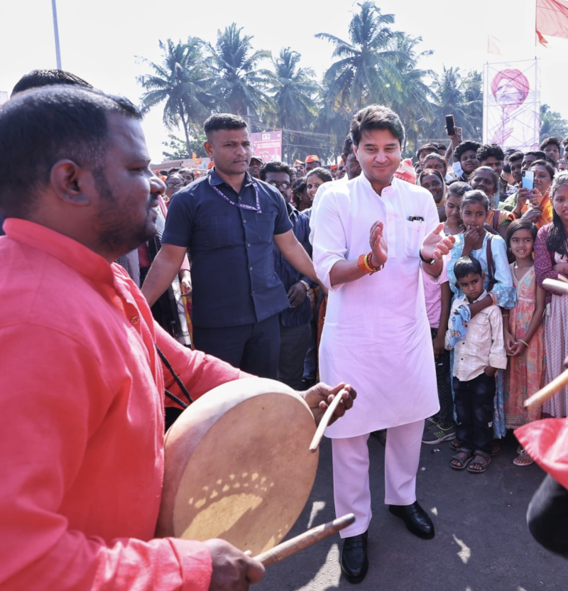a-living-tribute-to-courage-jyotiraditya-scindia-unveils-25-foot-statue-of-chhatrapati-shivaji-maharaj-in-karnataka
