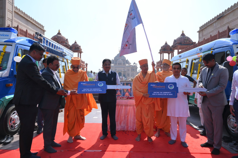 aster-volunteers-baps-mobile-medical-services-launch-2-units-at-baps-swaminarayan-akshardham-temple-gandhinagar-to-provide-care-for-the-marginalized-communities