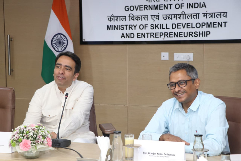 Shri Jayant Chaudhary Sends Off 14 Indian Workers to Mauritius Under India-Mauritius Government-to-Government Mobility Partnership decoding=