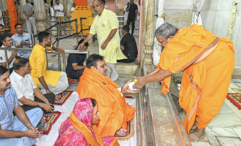Chief Minister Bhajanlal Sharma Offers Prayers at Shri Govind Dev Ji Temple decoding=