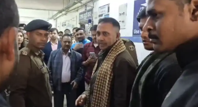 Bihar Buxar Hospital Clash Goes Viral: Why It’s Trending and Who Anand Mishra Is decoding=