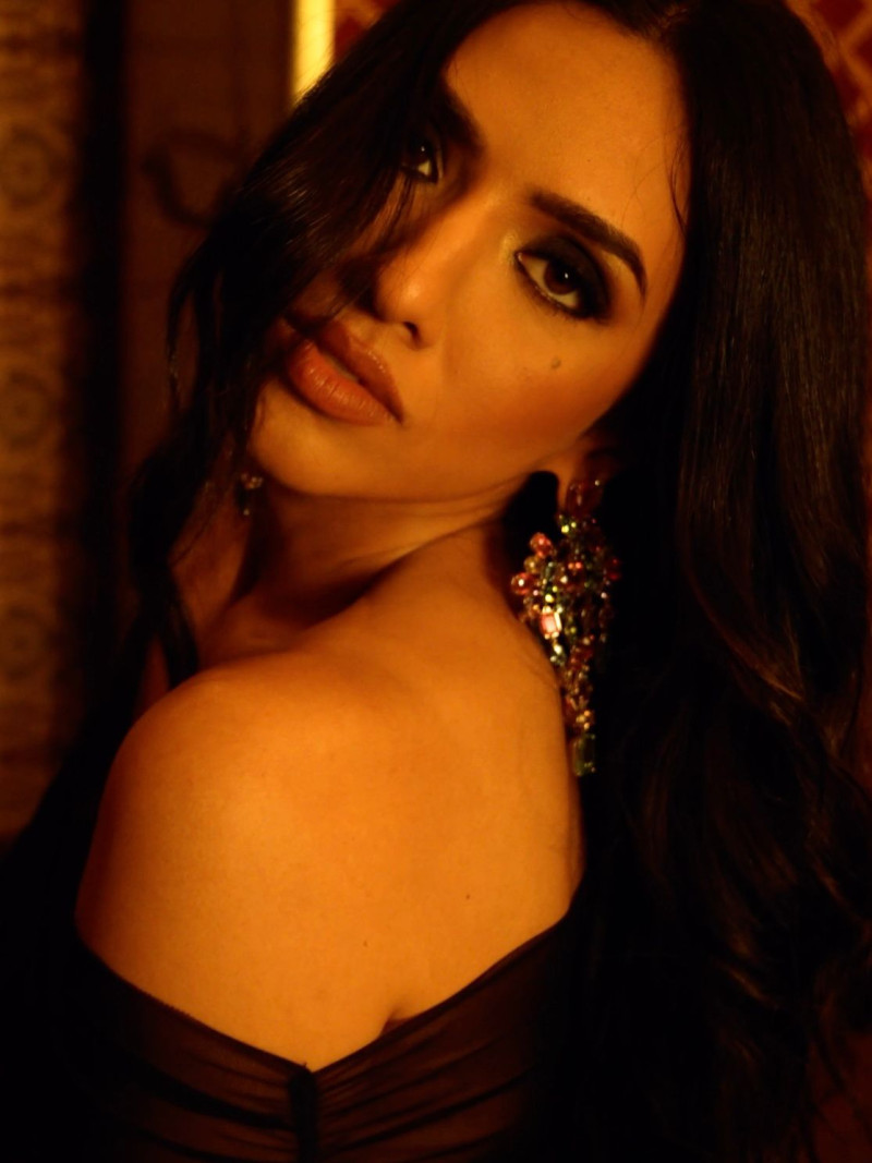 singer-raveena-mehta-makes-her-english-music-debut-with-talk-to-me