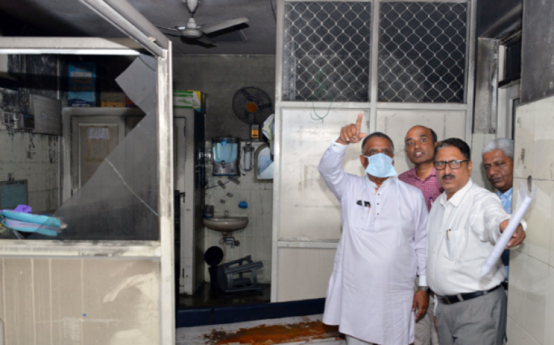 fire-incident-at-sms-trauma-centre-superintendent-and-in-charge-removed-executive-engineer-suspended-fir-ordered-against-fire-safety-agency