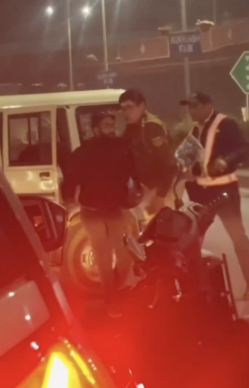 Jaipur VIP Route Chaos: Clash Between Police and Commuters Sparks Debate on ‘VIP Culture’, Public Hardship — Questions Raised Over Police Behaviour decoding=