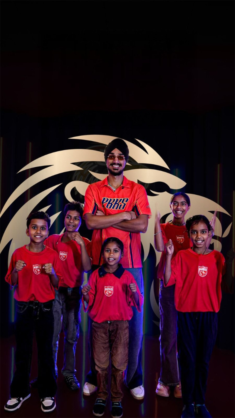 Punjab Kings' Arshdeep Singh meets young fans in a candid meeting decoding=