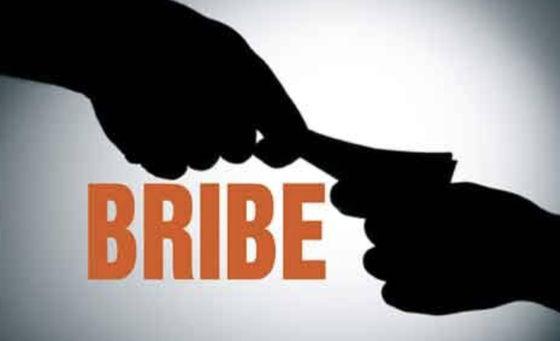 uttar-pradesh-dcrb-inspector-arrested-for-taking-4-lakh-bribe-took-leave-and-reached-meerut-to-accept-money