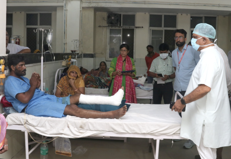 Sikar Road Accident — Health Minister Visits Trauma Center, Checks on the Injured, Meets Families, and Gives Instructions for Better Treatment decoding=