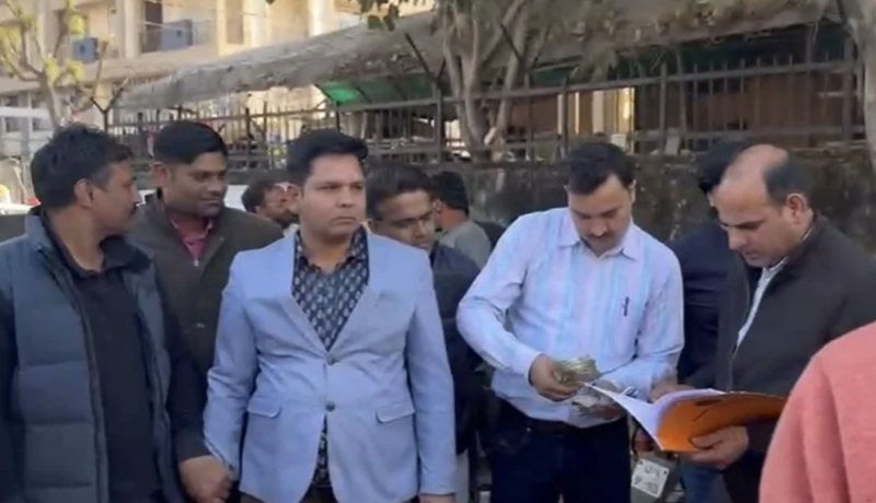 acb-traps-medical-college-principal-taking-50000-bribe-in-jaipur