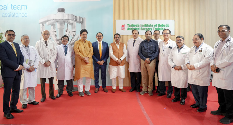 union-minister-harsh-malhotra-inaugurates-indias-first-dual-bay-robotic-assisted-surgery-ras-training-centre-established-by-yashoda-medicity-and-intuitive