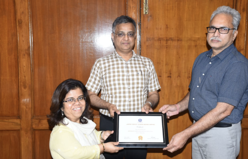 principal-secretary-energy-ajitabh-sharma-presented-certificates-action-plan-to-replace-defective-meters-in-all-circles-underway