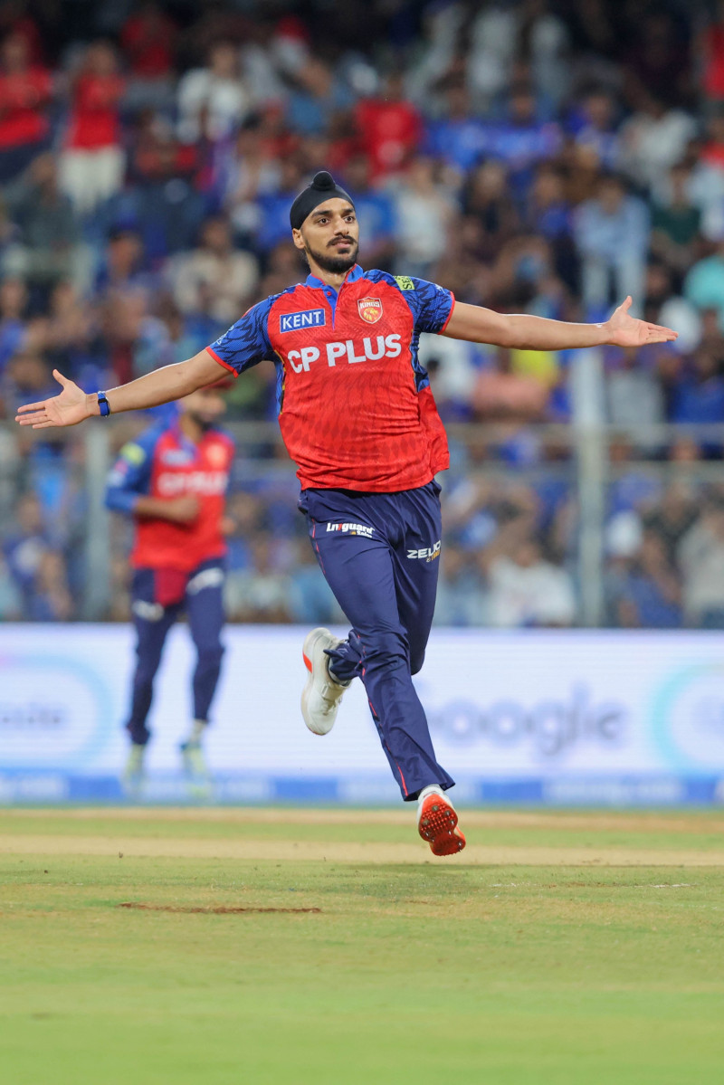 PBKS Head Coach Ricky Ponting lauds Arshdeep Singh for putting MI “on the back foot” decoding=