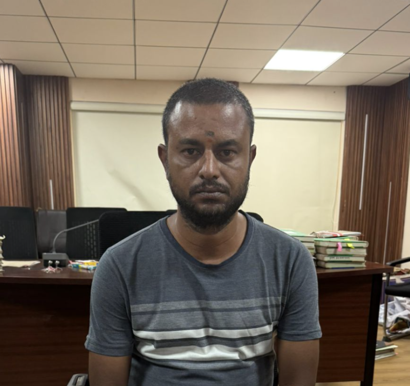 telangana-acb-catches-bill-collector-taking-15000-bribe-in-property-tax-case