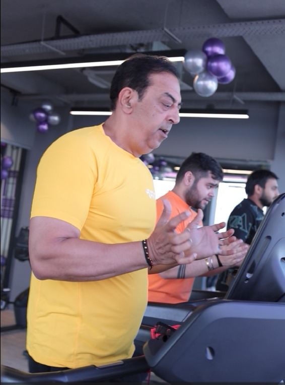 Actor Vindu Dara Singh and Shahbaz Khan engage in a Fun Workout and Dandiya with Members of Anytime Fitness Rajouri Garden, Delhi decoding=