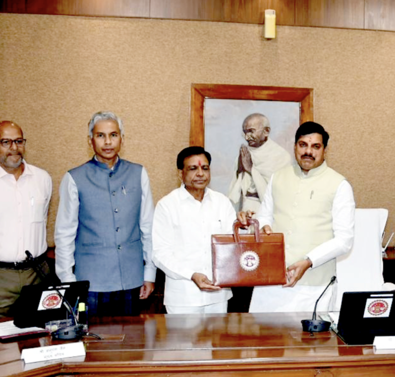 mp-budget-2026-rolling-budget-of-438-lakh-crore-unveiled-no-new-taxes-big-push-for-rural-land-rights-roads-women-youth