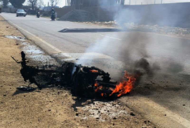 Ola Electric Scooter Catches Fire in Rajasthan’s Sanchore; Battery Suspected to Have Overheated decoding=
