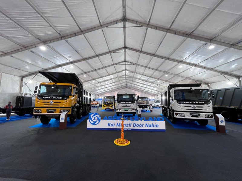 ashok-leyland-organizes-mini-expo-in-raipur-showcases-advanced-mhcv-innovations