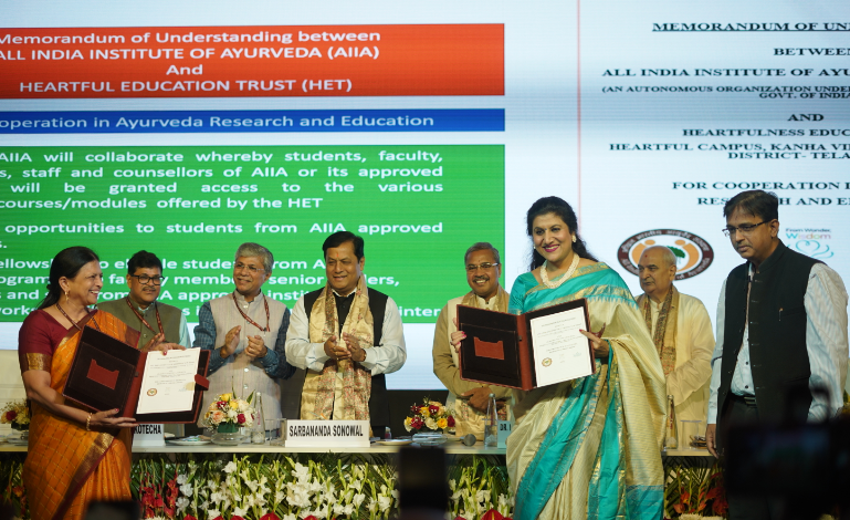 het-and-aiia-strike-two-historical-partnerships-on-the-6th-foundation-day-of-aiia-union-ayush-minister-shri-sarbananda-sonowal-hails-the-partnership-in-bringing-revolution-in-ayurvedic-research
