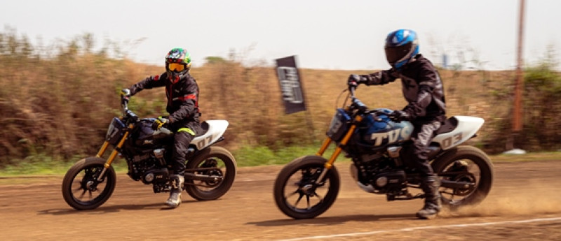 flat-track-racing-meets-modern-retro-design-tvs-motor-company-invites-riders-to-live-unscripted-with-the-tvs-ronin-drift-r-school