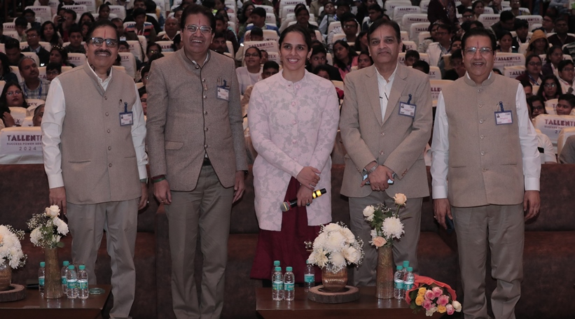 Indian badminton star Padma Shri Saina Nehwal motivates students decoding=
