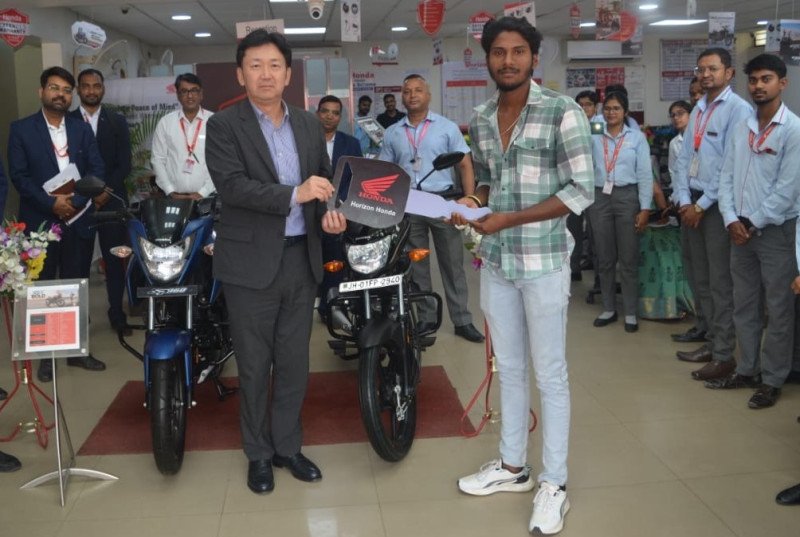 Honda Motorcycle & Scooter India Celebrates 1st Anniversary of Shine 100 decoding=