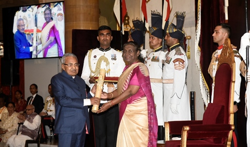 dr-sitaram-jindal-conferred-with-prestigious-padma-bhushan-award-by-the-president-of-india