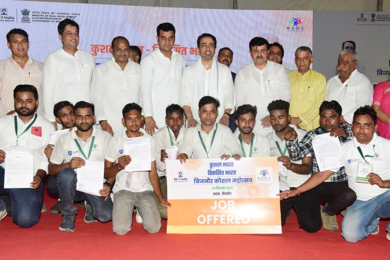 4400 candidates get job offer letters at Bijnor Kaushal Mahotsav; Jayant Chaudhary felicitates young achievers