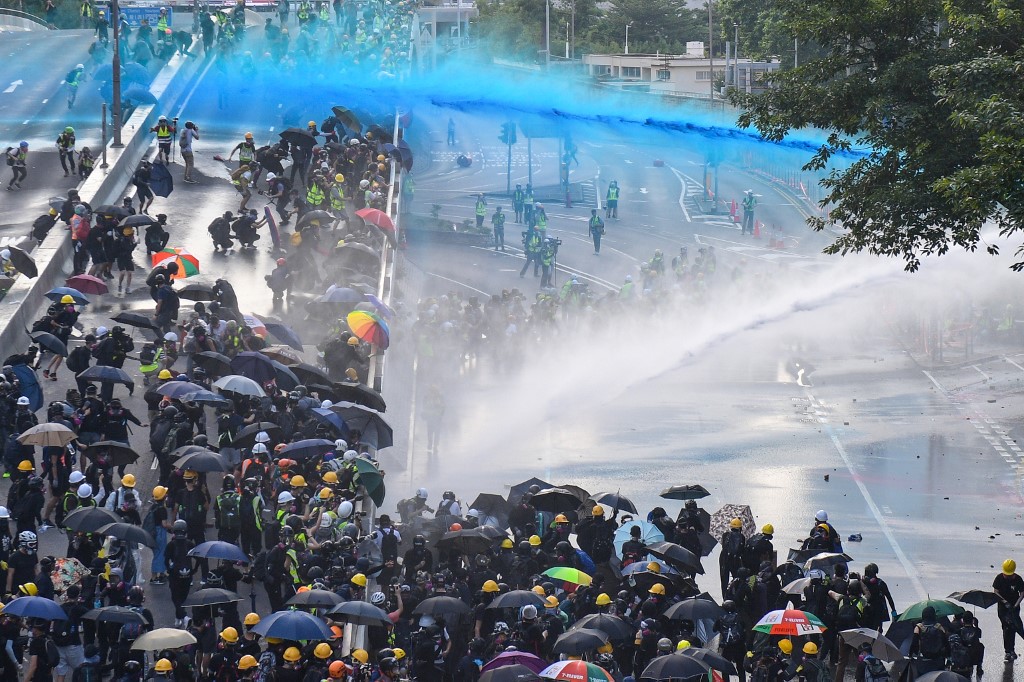 Hong Kong returns to violence with tear gas and Molotovs decoding=