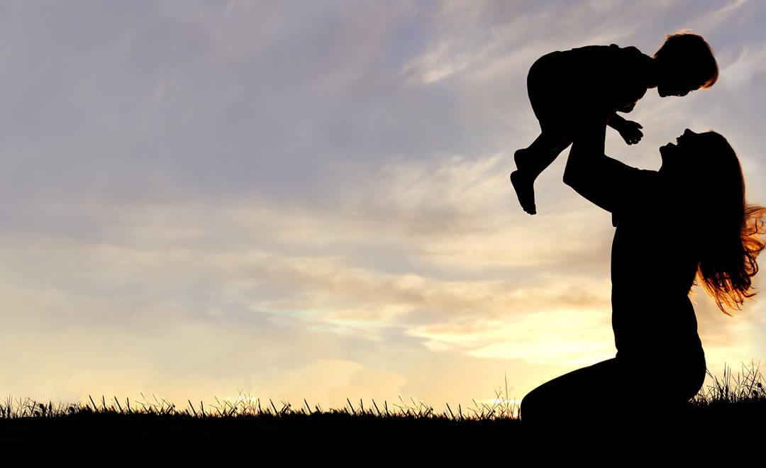 The Challenges of motherhood during COVID-19 decoding=