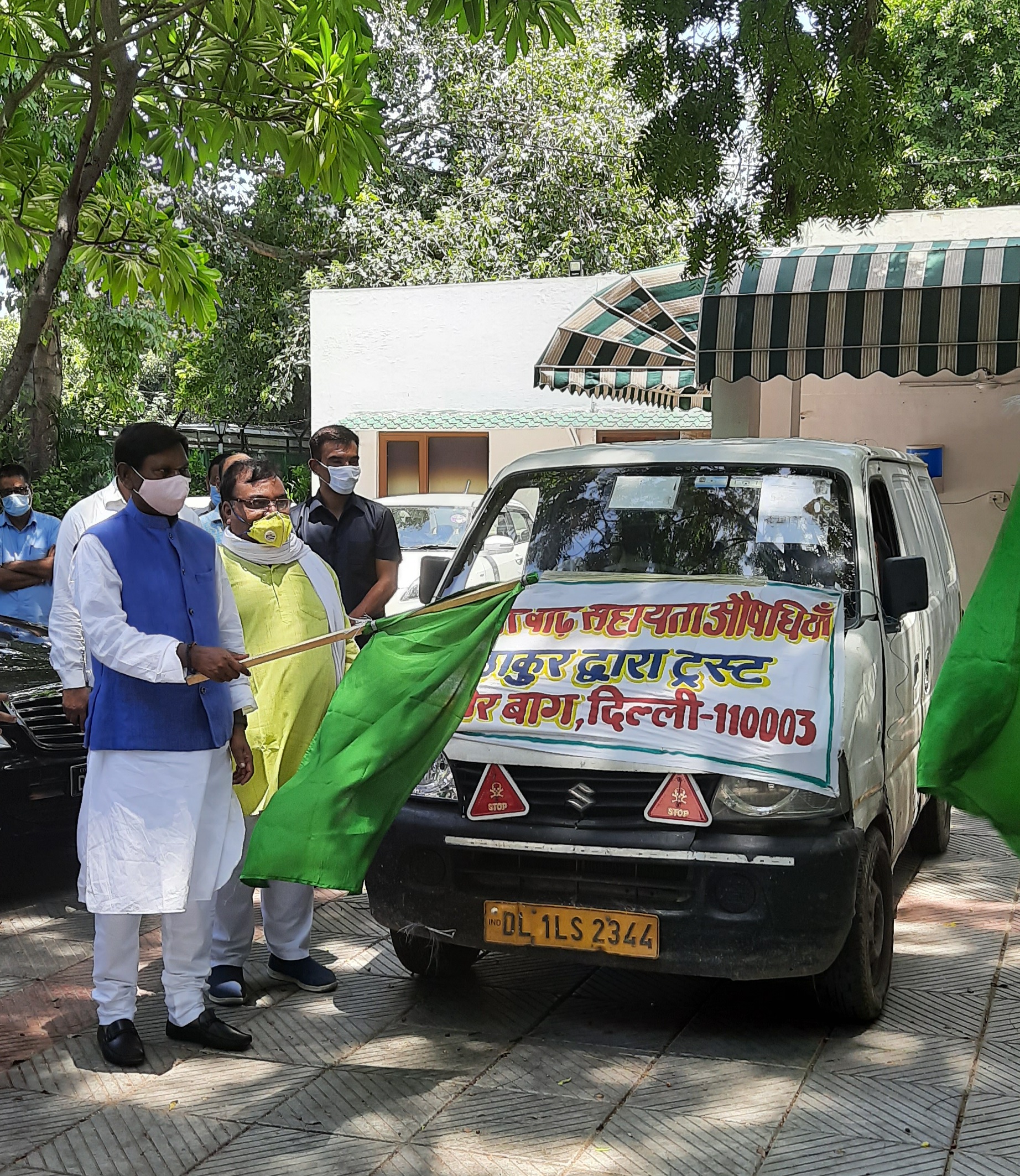 shri-arjun-munda-flags-off-medicine-van-for-bihar-flood-victims