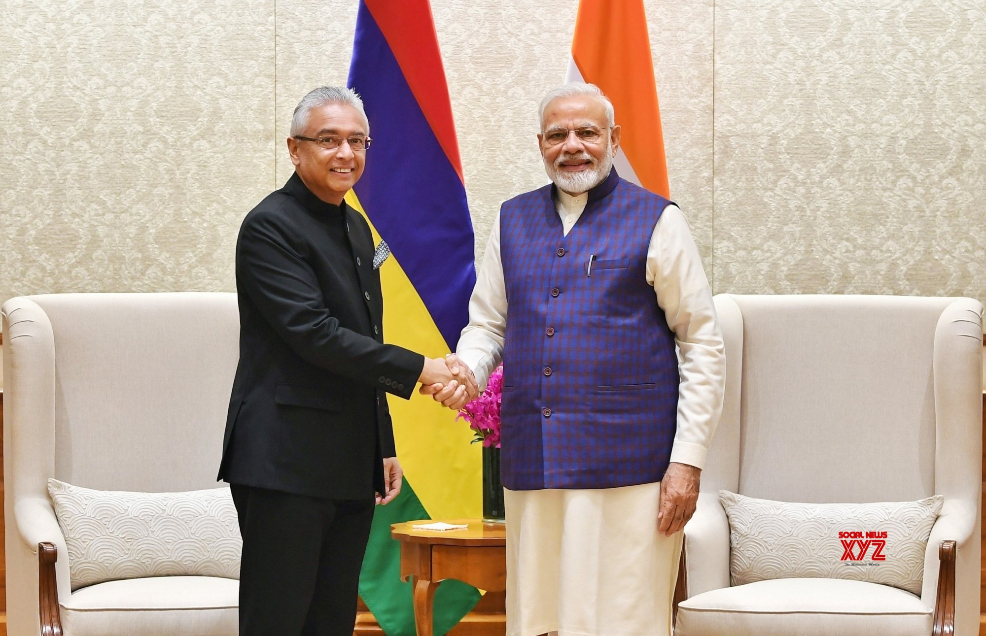 Prime Minister Shri Narendra Modi met the Prime Minister of Mauritius H.E. Mr. Pravind Jugnauth