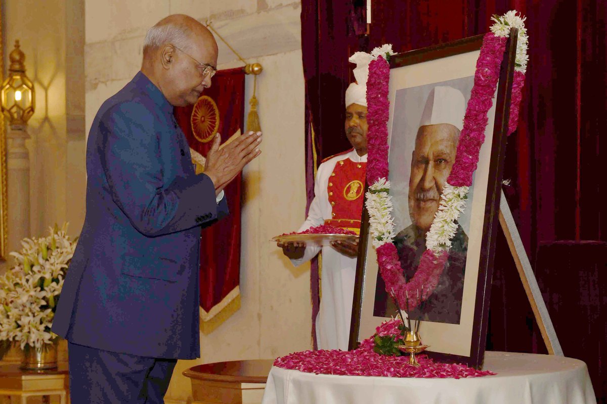 President of India pays Floral Tributes to Dr Shanker Dayal Sharma on his Birth Anniversary decoding=