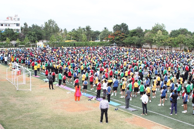 father-child-duo-celebrate-international-yoga-day-fathers-day-in-style-at-greenwood-high