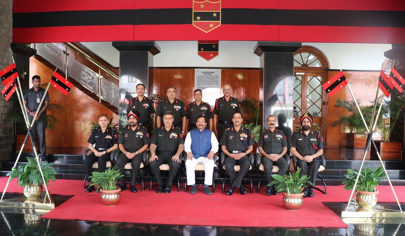 raksha-rajya-mantri-visits-headquarters-southern-command-pune-on-05-november-2019