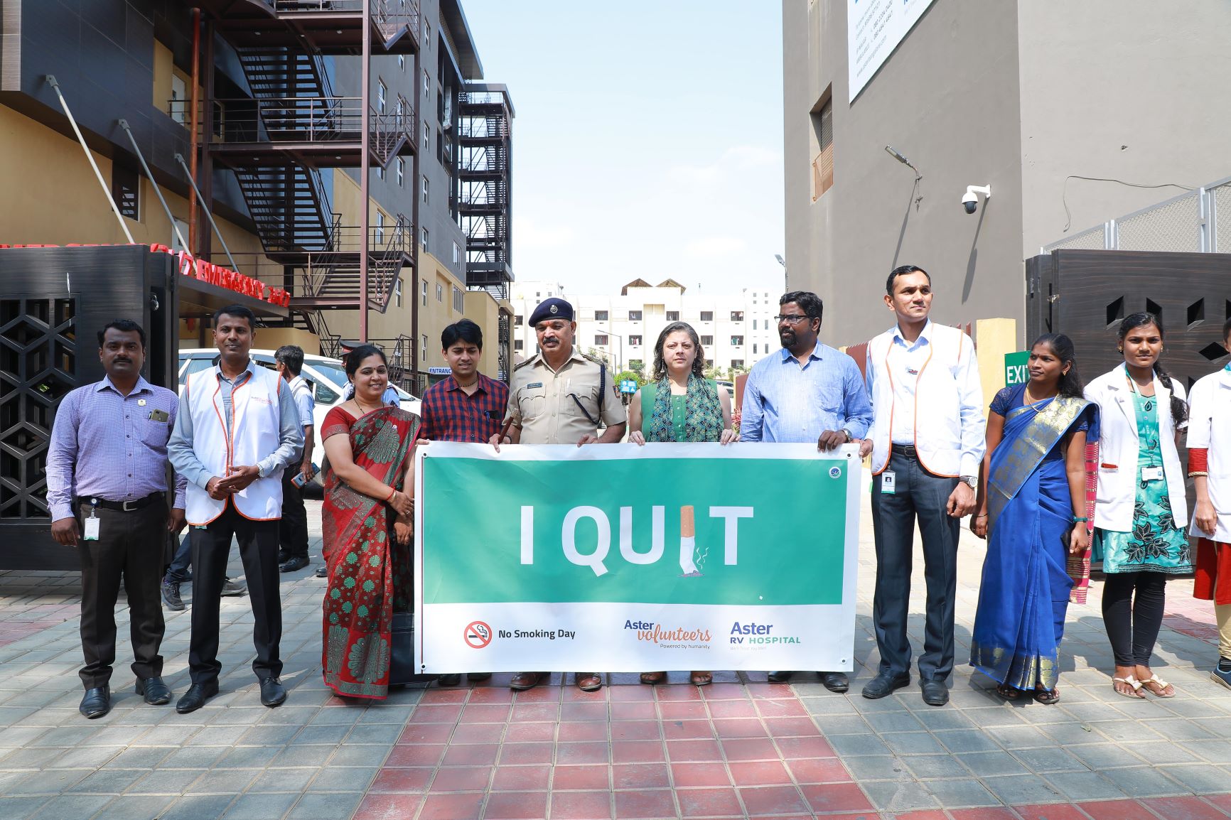 aster-rv-creates-human-chain-formation-to-create-awareness-on-no-smoking-day