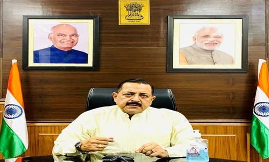 Dr Jitendra Singh appeals to all Central Government Employees aged 18 years and above to get themselves vaccinated decoding=