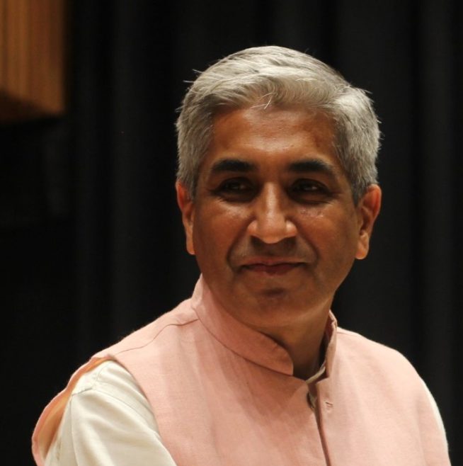 avian-we-group-ceo-nitin-mantri-delivers-address-at-dsc-convocation-for-class-of-2022