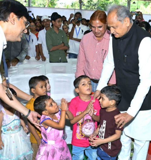 Deepawali festival at Chief Minister’s residence- Shri Gehlot met the children who lost their parents in Covid, the state government is with you every hour: Chief Minister decoding=