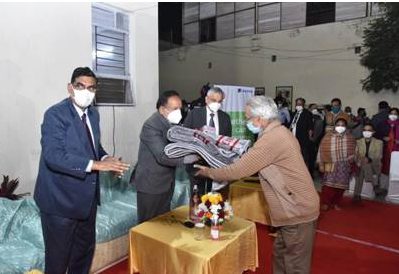 dr-harsh-vardhan-distributed-woolen-blankets-masks-and-soaps-among-the-destitute-persons