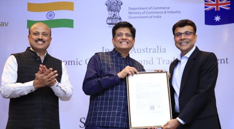 minister-piyush-goyal-flags-off-the-first-consignment-under-india-australia-ecta-from-mumbai