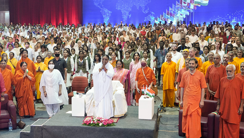 Sri Mata Amritanandamayi announces ₹50 crore humanitarian project as part of Civil 20 India decoding=