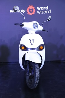 joy-e-bike-records-18-600-bookings-for-the-newly-launched-e-scooter-mihos