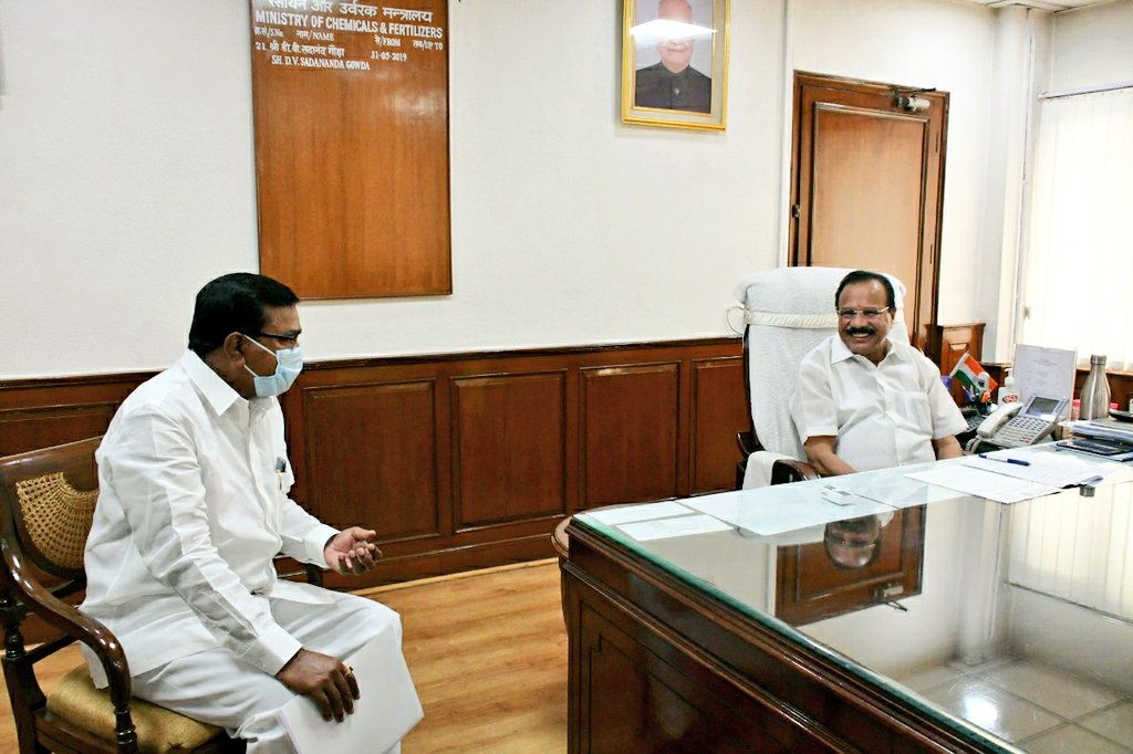 Availability of fertilizers is comfortable across the country:Gowda decoding=